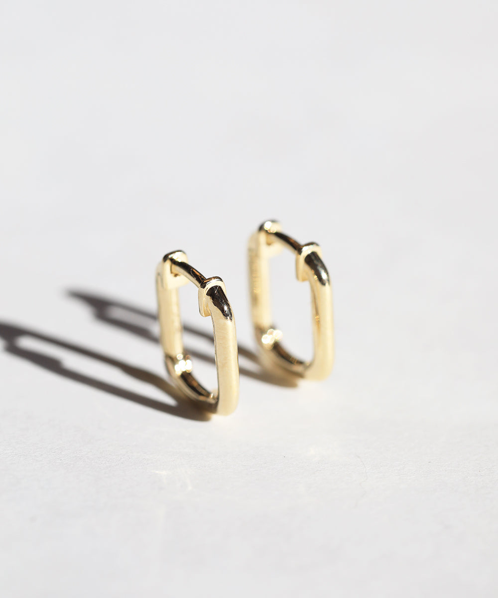 14k yellow gold huggie hoop earring NYC fine jewelry brooklyn NY New York jeweler sustainable ethical greenpoint engagement