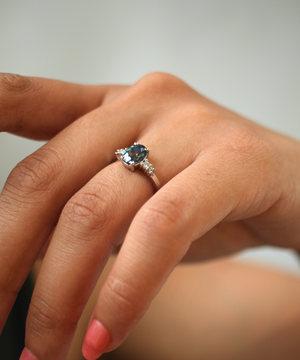 Sloane Oval Teal Sapphire Ring Platinum