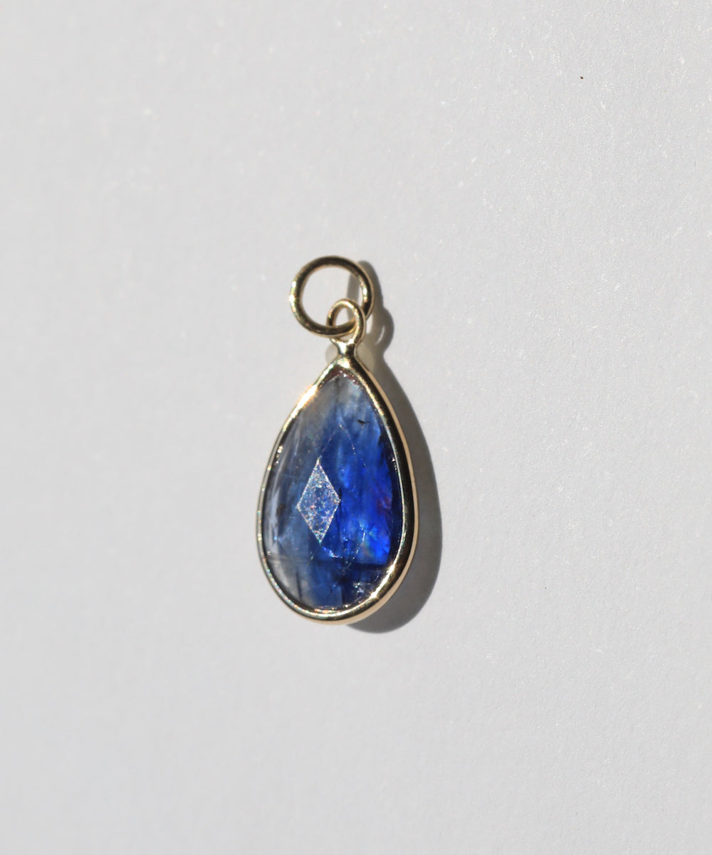 blue sapphire pear pendant Brooklyn New York 