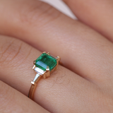Vanna Ring with Emerald