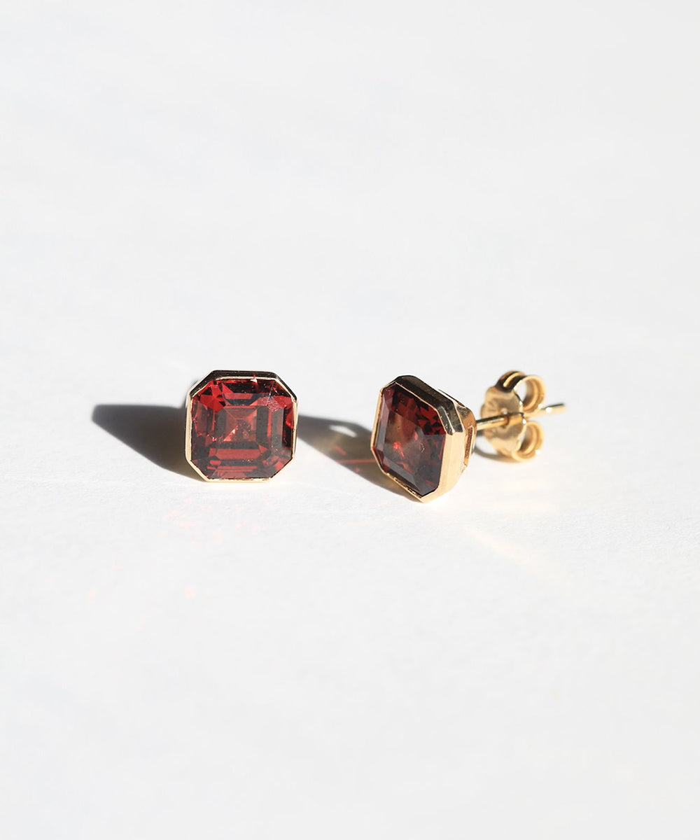 14k yellow gold asscher cut garnet stud earrings Greenpoint Brooklyn New York City 11222