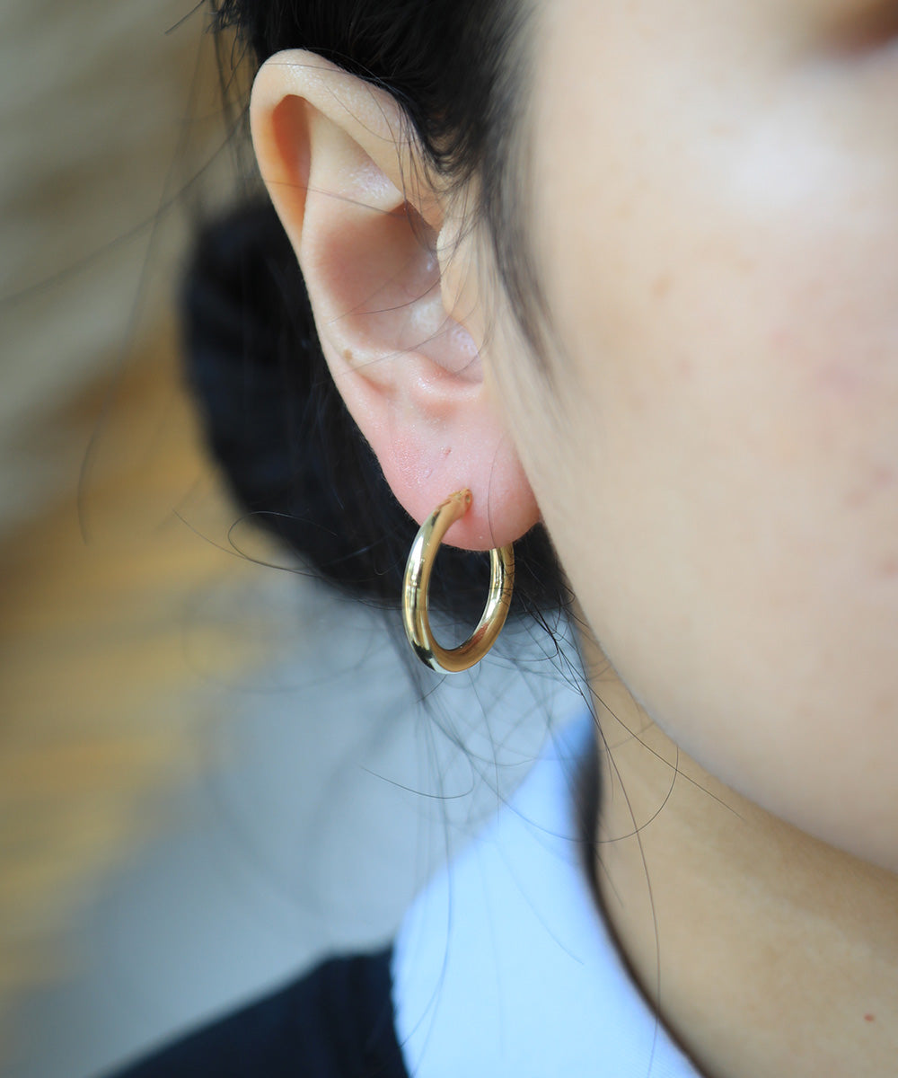 14k gold Medium hoops earrings NYC fine jewelry brooklyn NY New York jeweler sustainable ethical greenpoint engagement