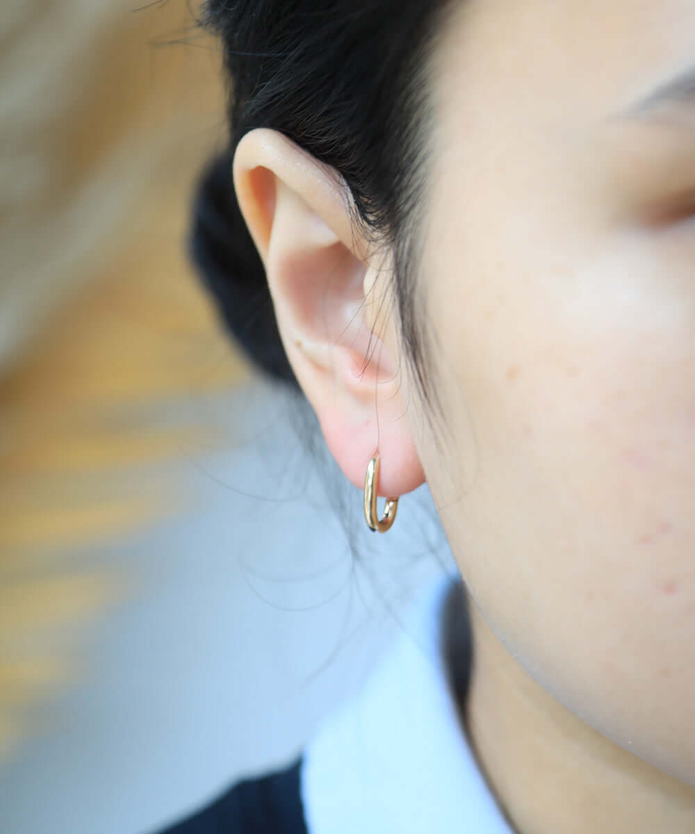 Oval hinged Yellow Gold hoop earring NYC fine jewelry brooklyn NY New York jeweler sustainable ethical greenpoint engagement