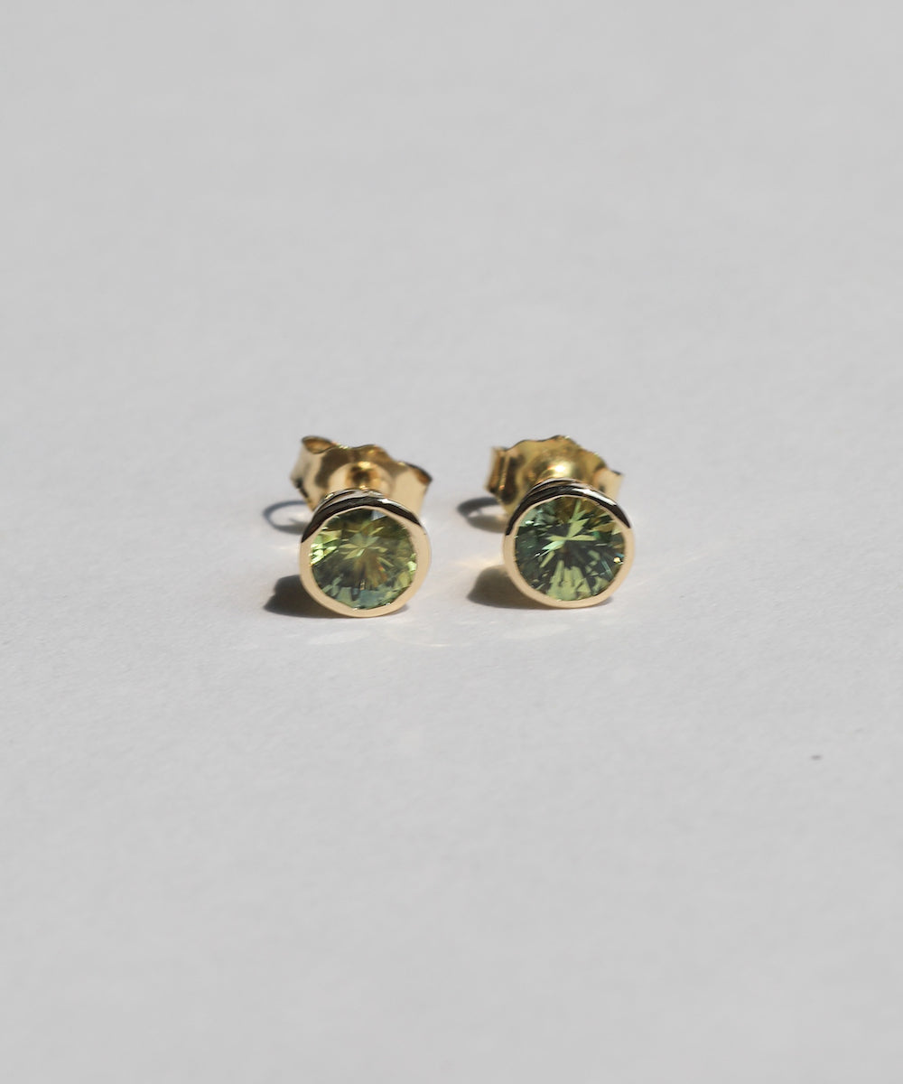 Bi-color sapphires bezel setting 14k yellow gold 1ct  stud earrings Brooklyn New York 11222