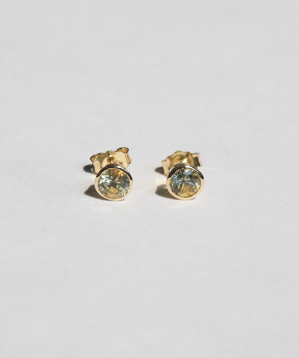 Bi-color sapphires bezel setting 14k yellow gold 1ct  stud earrings Brooklyn New York 11222