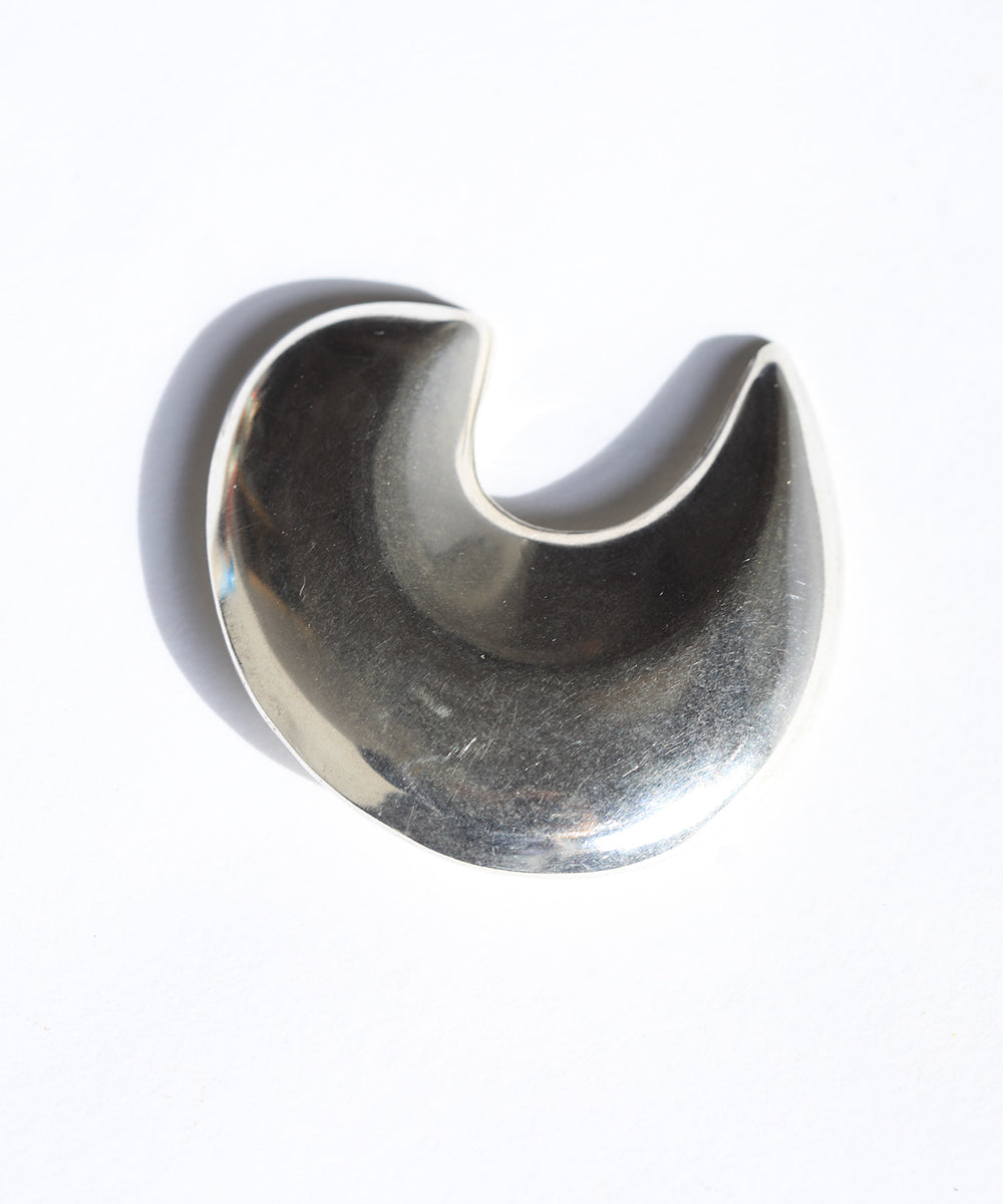 vintage mexican sterling silver 925 moon crest pendant necklace Brooklyn New York City 11222 sculptural brooch or lapel pin for weddings, crafted in sterling silver by Macha Studio, Greenpoint, Brooklyn NYC