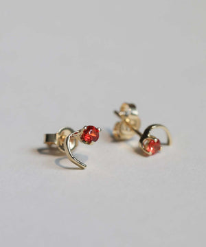 round cut orange sapphires set in 14k yellow gold earrings handcrafted macha studio brooklyn new york
