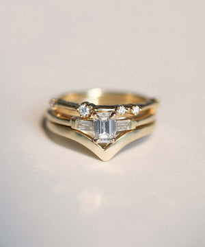 Emerald cut 0.5ct white diamond, with white diamond baguettes set in 14k yellow gold