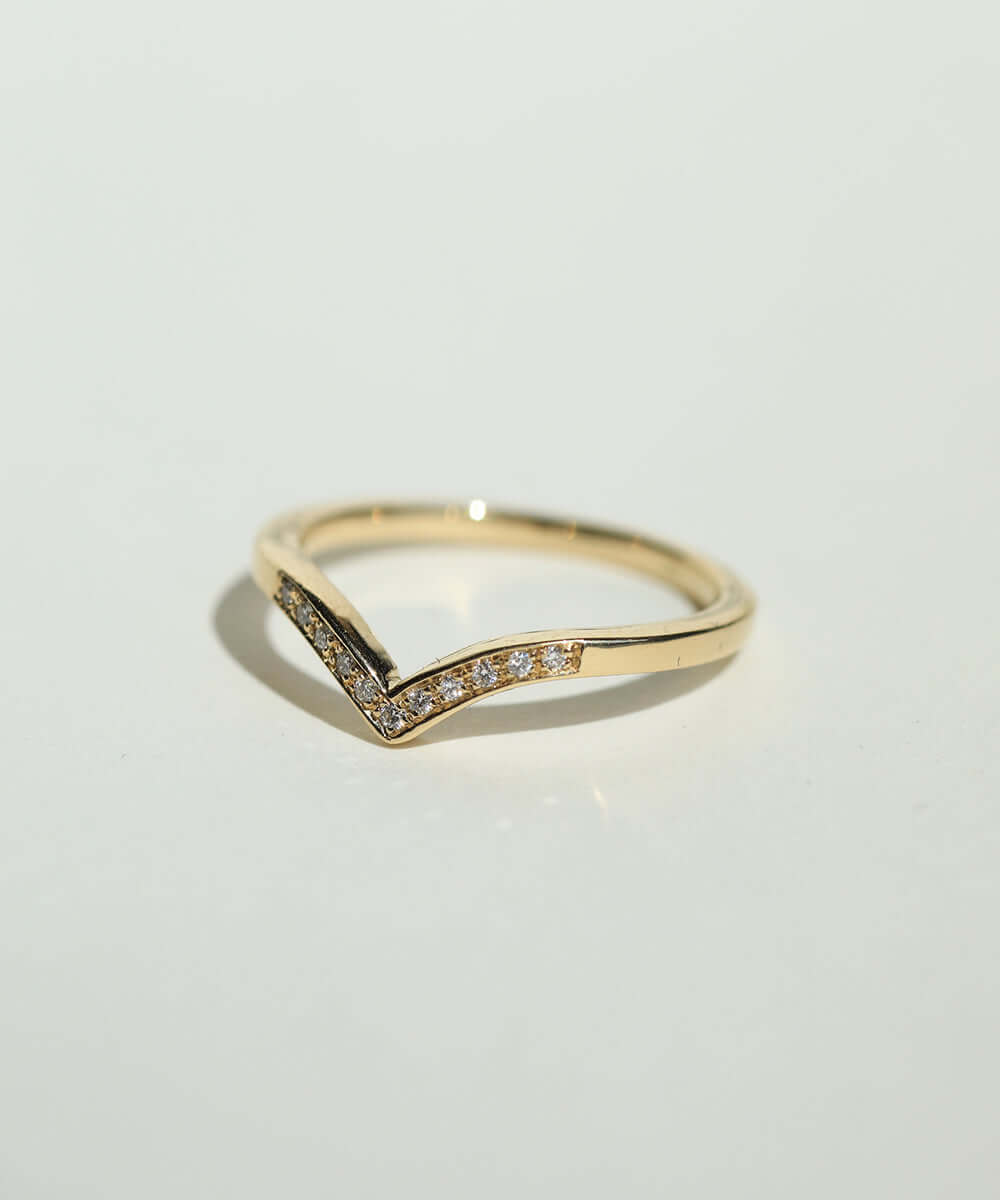 v-ring diamonds gold jewelry Brooklyn New York
